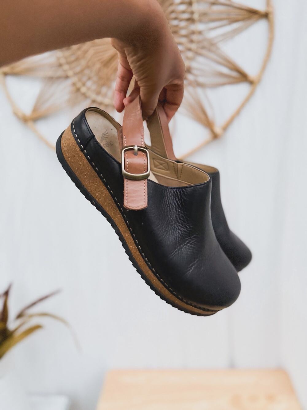 Dansko Merrin Black Waxy Milled Mules Clogs Leather Cork Sz EU 42 / US 11.5-12
